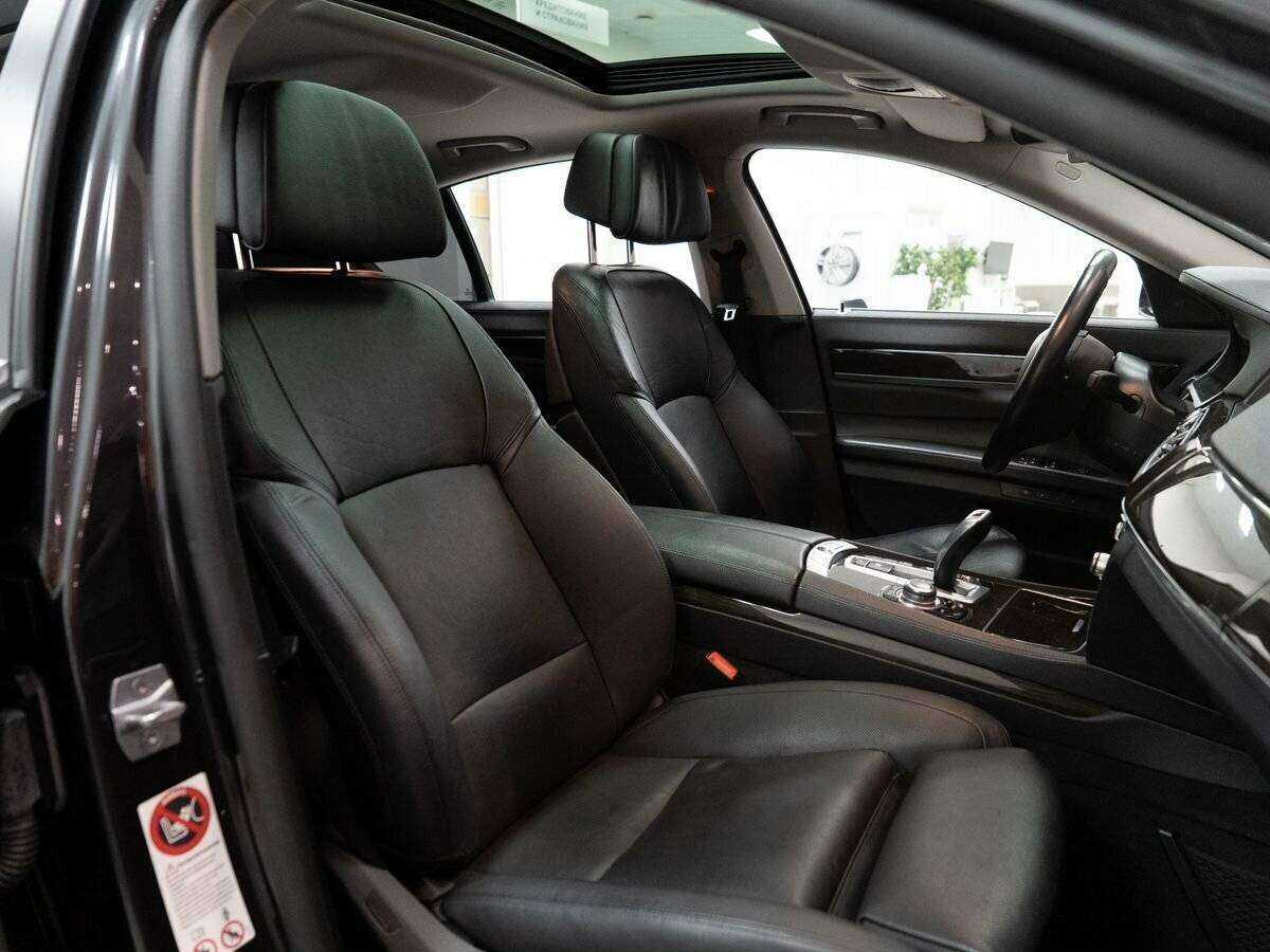 BMW 7 серии с пробегом — 2013 год. Фото: #10