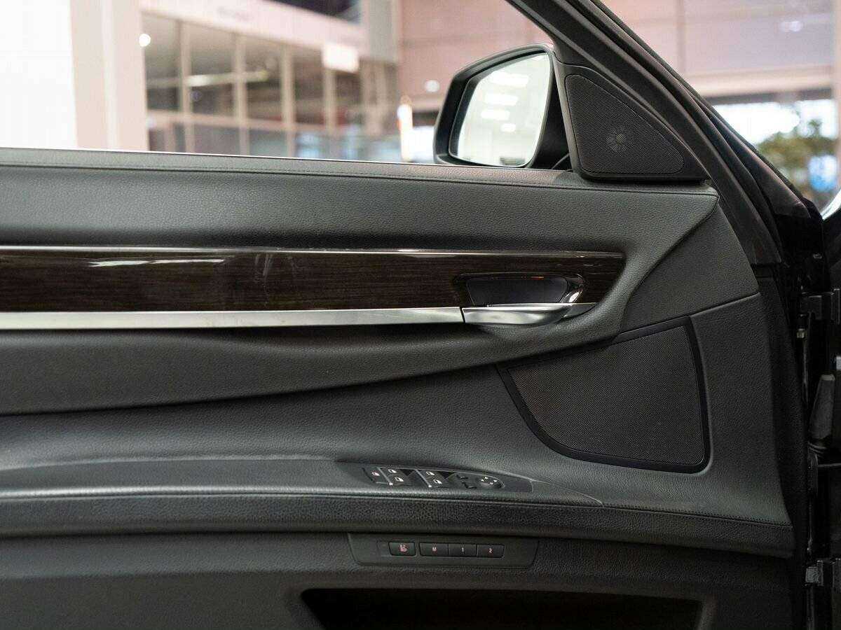 BMW 7 серии с пробегом — 2013 год. Фото: #17