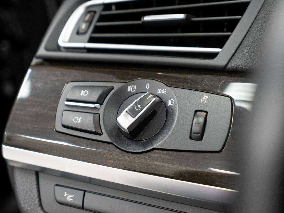 BMW 7 серии с пробегом — 2013 год. Фото: #19