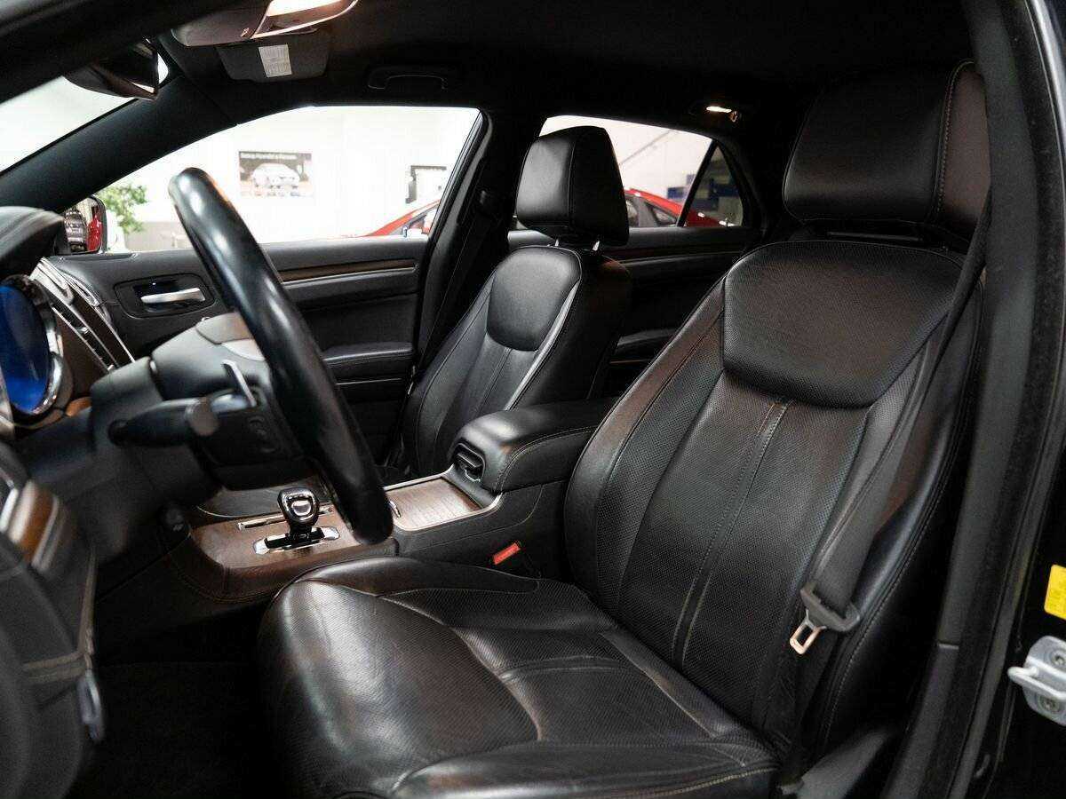 Chrysler 300C с пробегом — 2012 год. Фото: #5