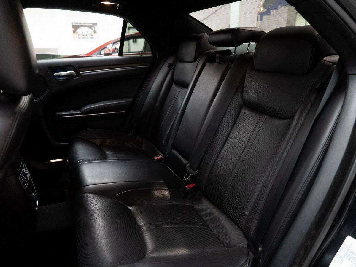 Chrysler 300C с пробегом — 2012 год. Фото: #6