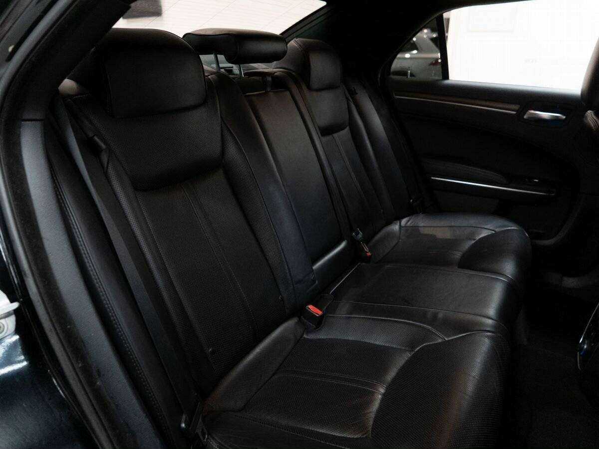 Chrysler 300C с пробегом — 2012 год. Фото: #7