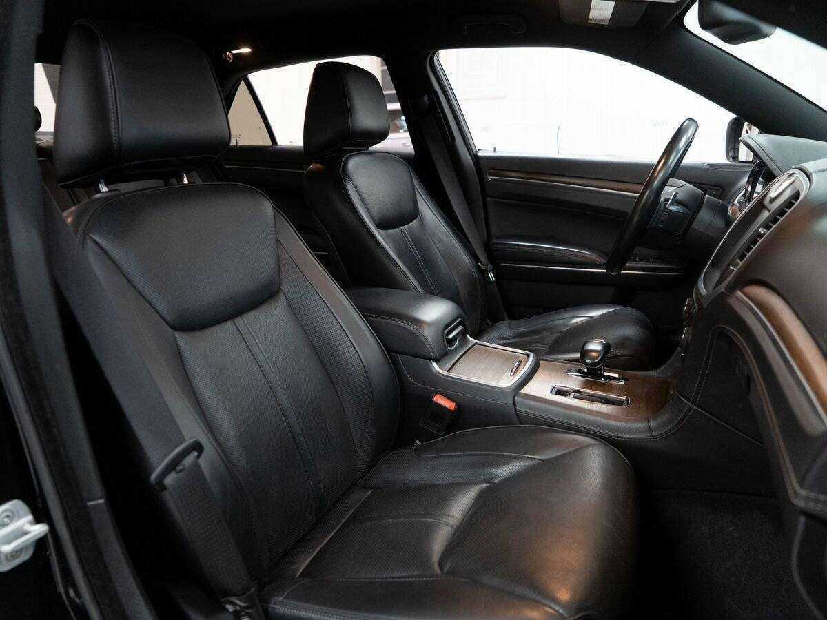 Chrysler 300C с пробегом — 2012 год. Фото: #8