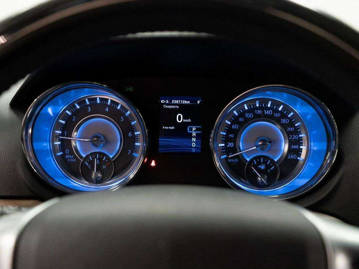 Chrysler 300C с пробегом — 2012 год. Фото: #9