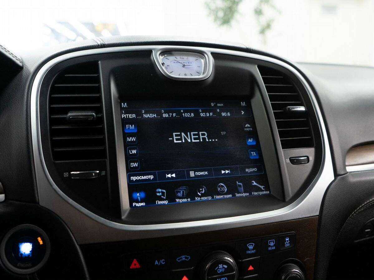 Chrysler 300C с пробегом — 2012 год. Фото: #11