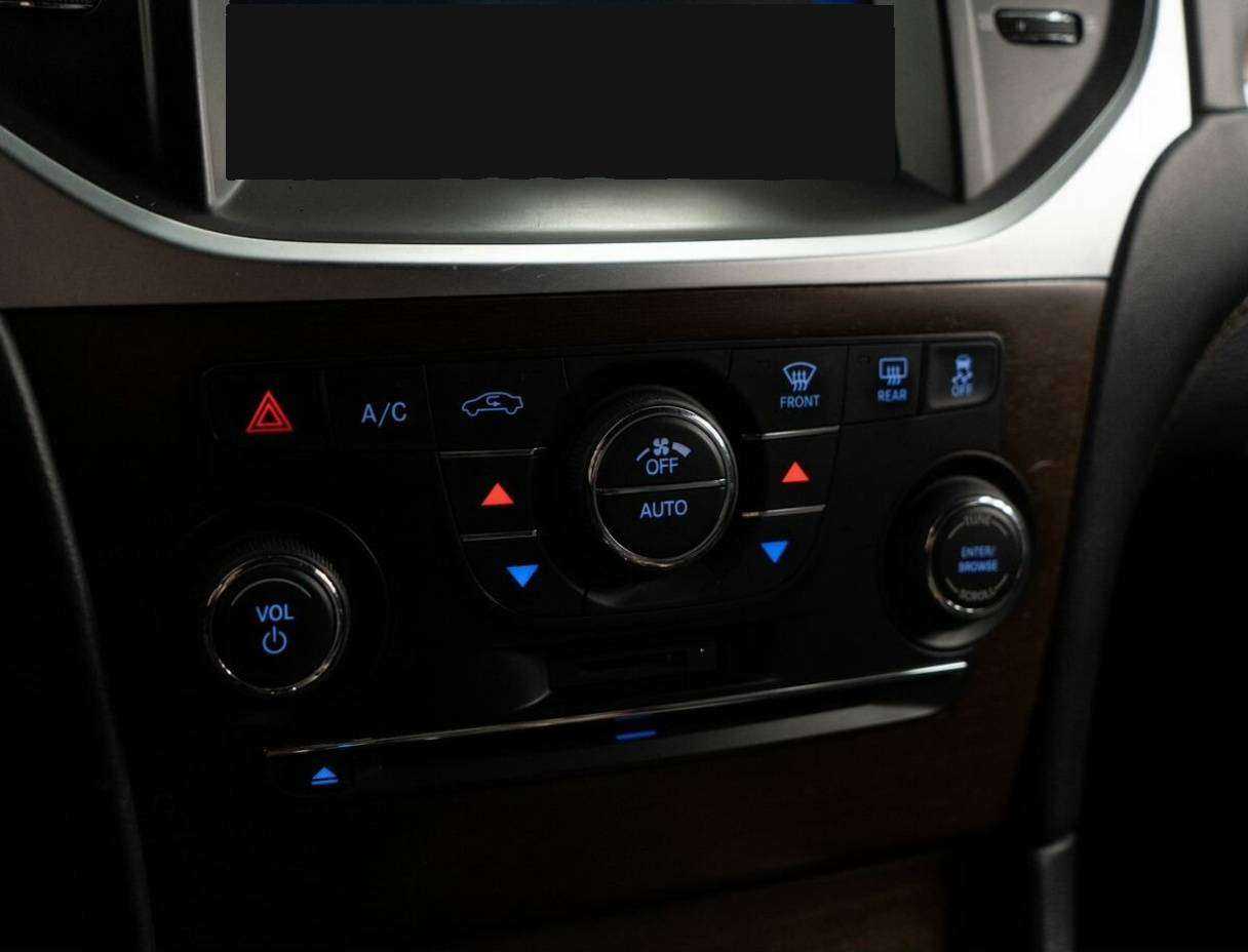 Chrysler 300C с пробегом — 2012 год. Фото: #12