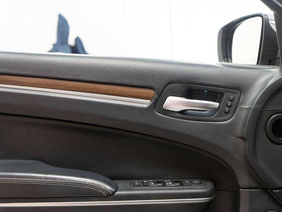 Chrysler 300C с пробегом — 2012 год. Фото: #14