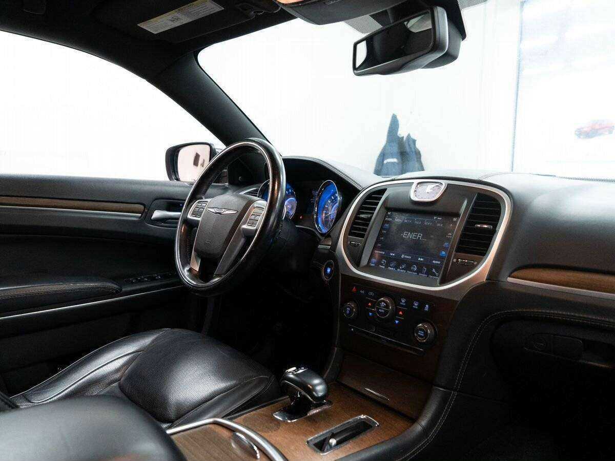 Chrysler 300C с пробегом — 2012 год. Фото: #15