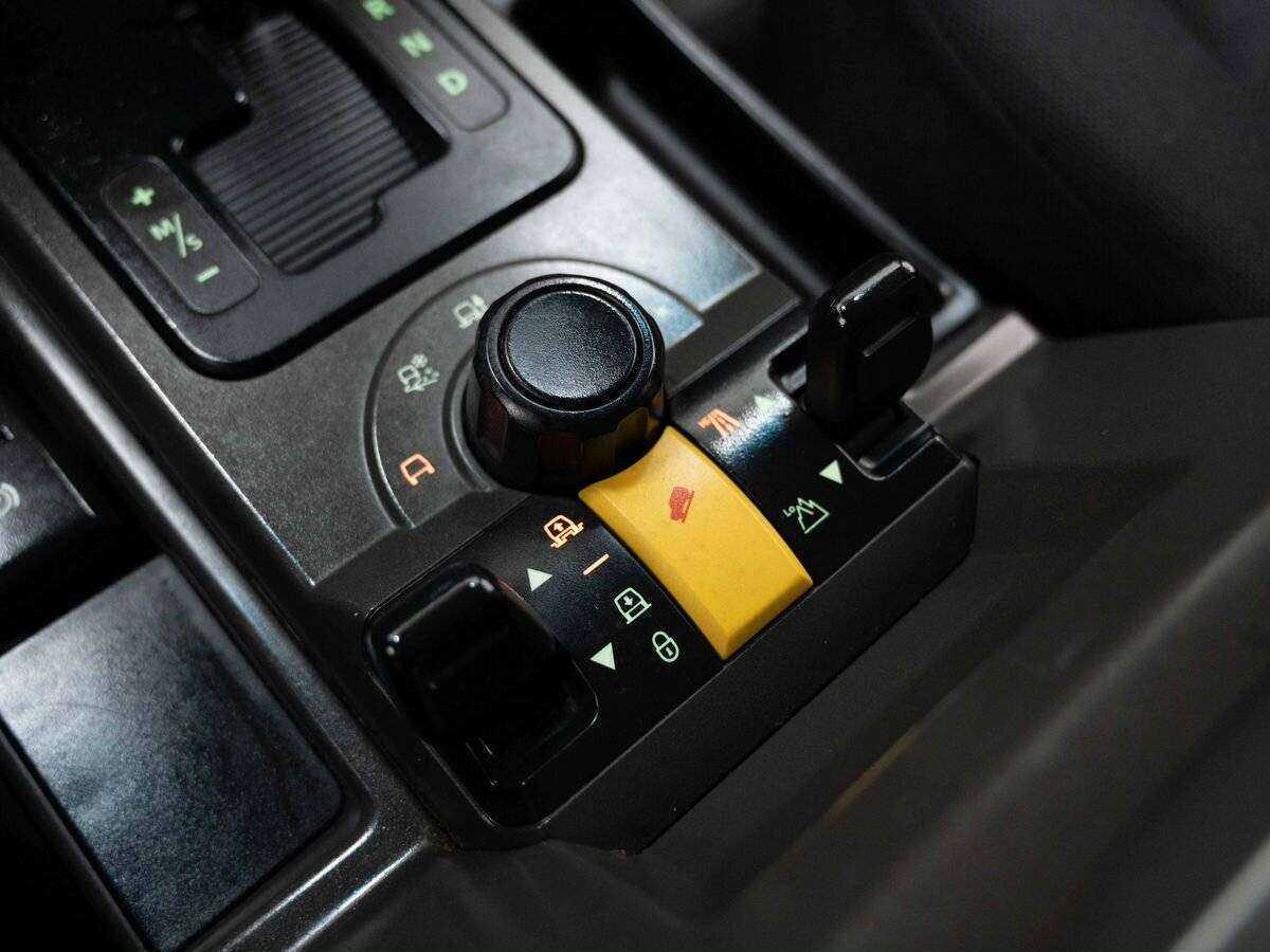 Land Rover Discovery с пробегом — 2005 год. Фото: #18