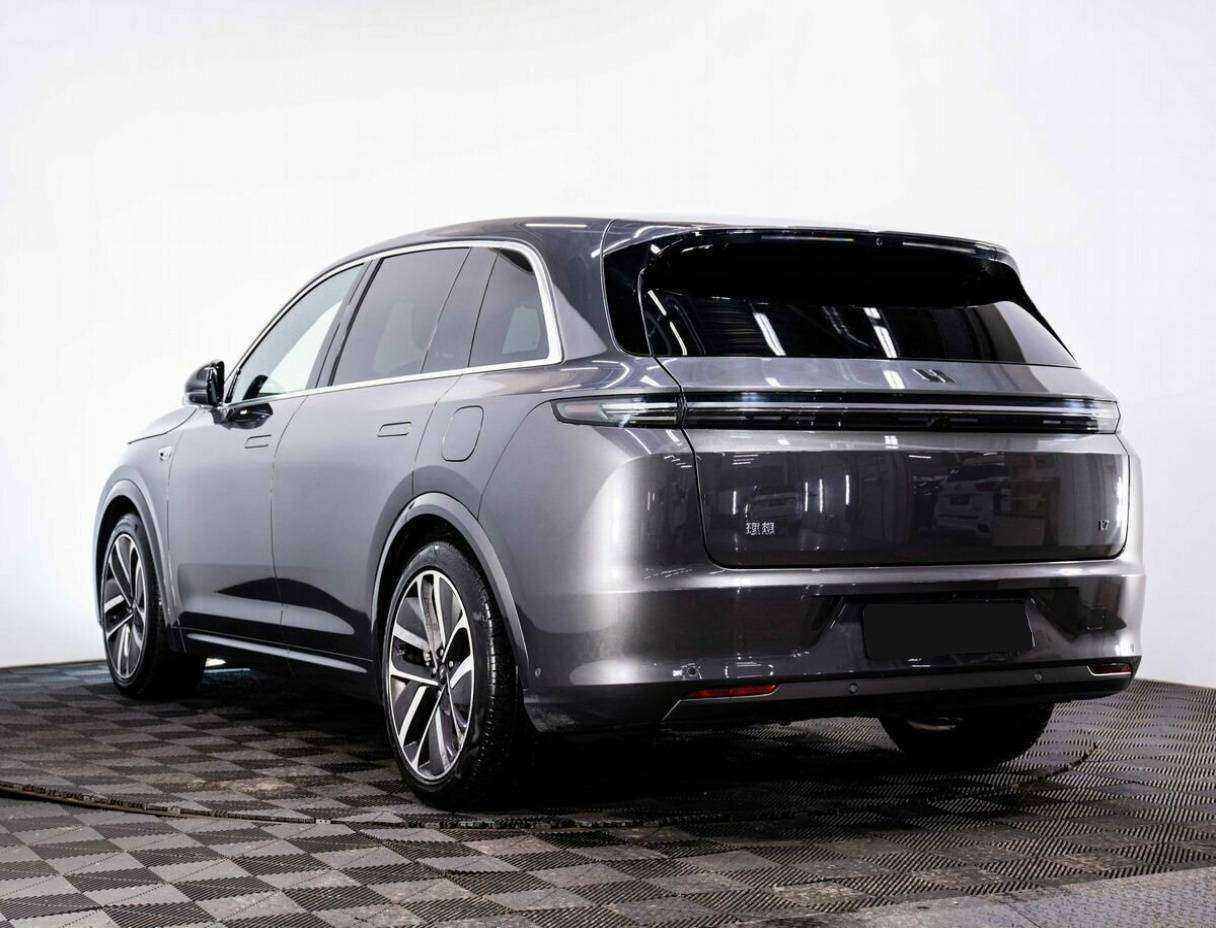 LiXiang L7 с пробегом — 2023 год. Фото: #3