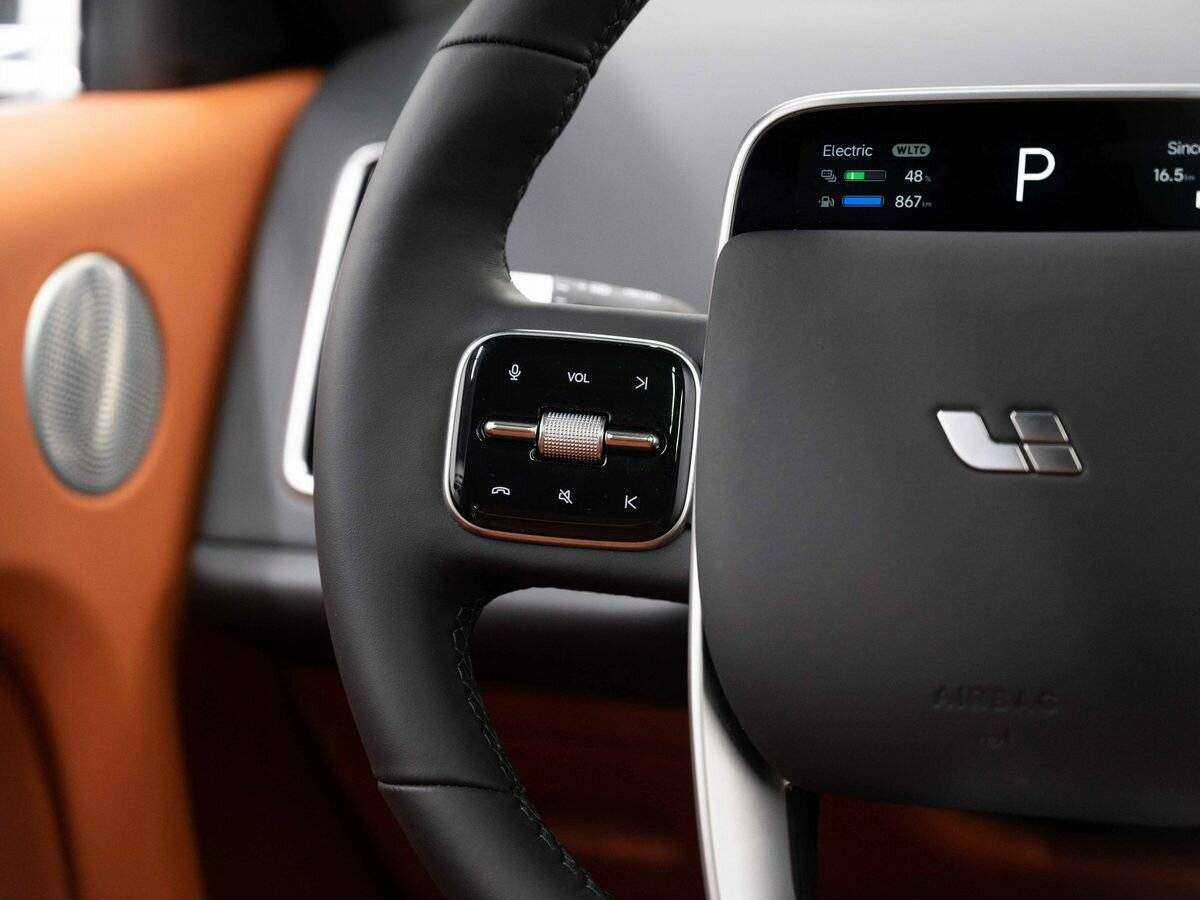 LiXiang L7 с пробегом — 2023 год. Фото: #13