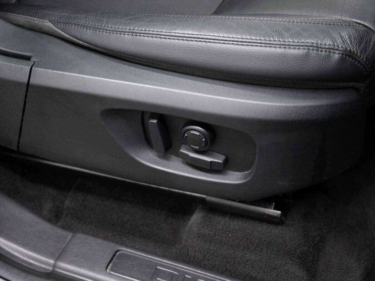 Land Rover Discovery Sport с пробегом — 2015 год. Фото: #9