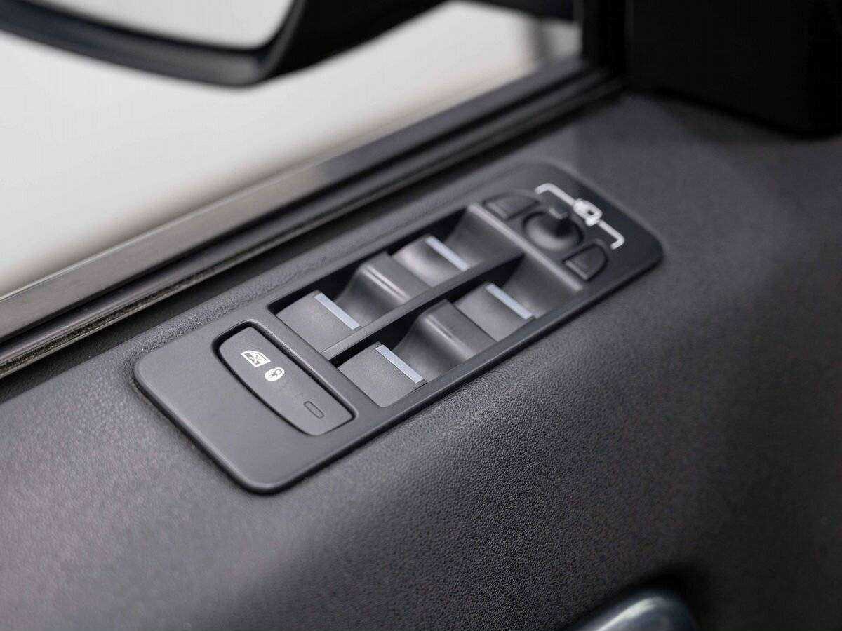 Land Rover Discovery Sport с пробегом — 2015 год. Фото: #11