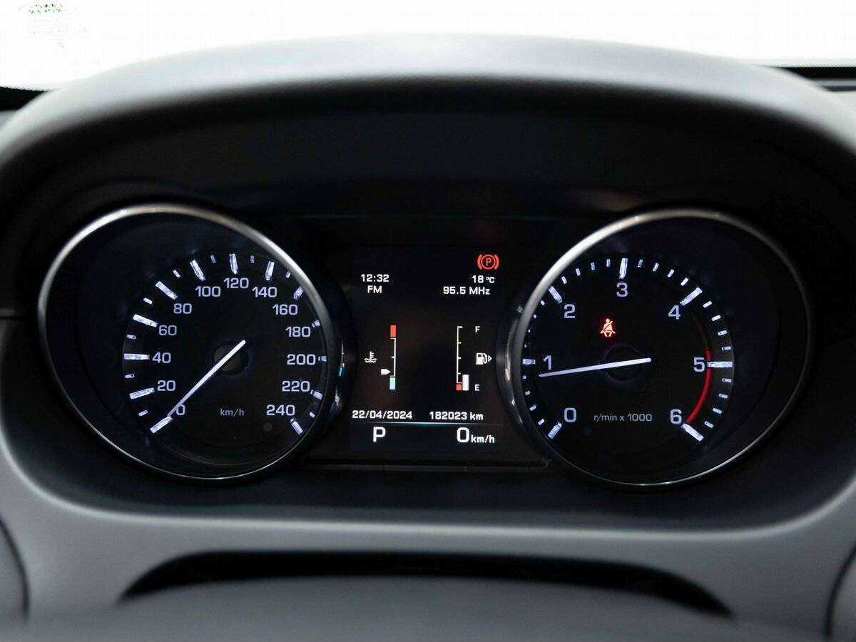 Land Rover Discovery Sport с пробегом — 2015 год. Фото: #13