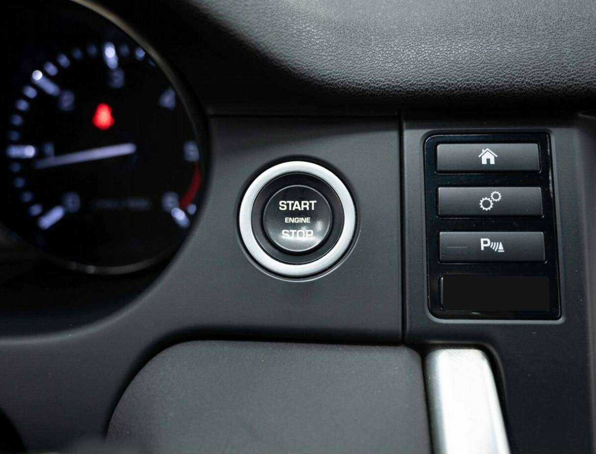 Land Rover Discovery Sport с пробегом — 2015 год. Фото: #17