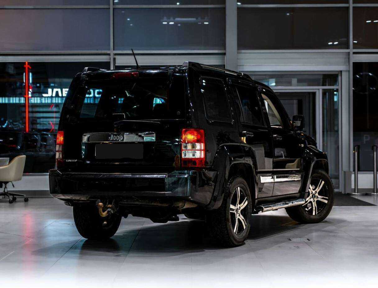 Jeep Cherokee с пробегом — 2010 год. Фото: #2