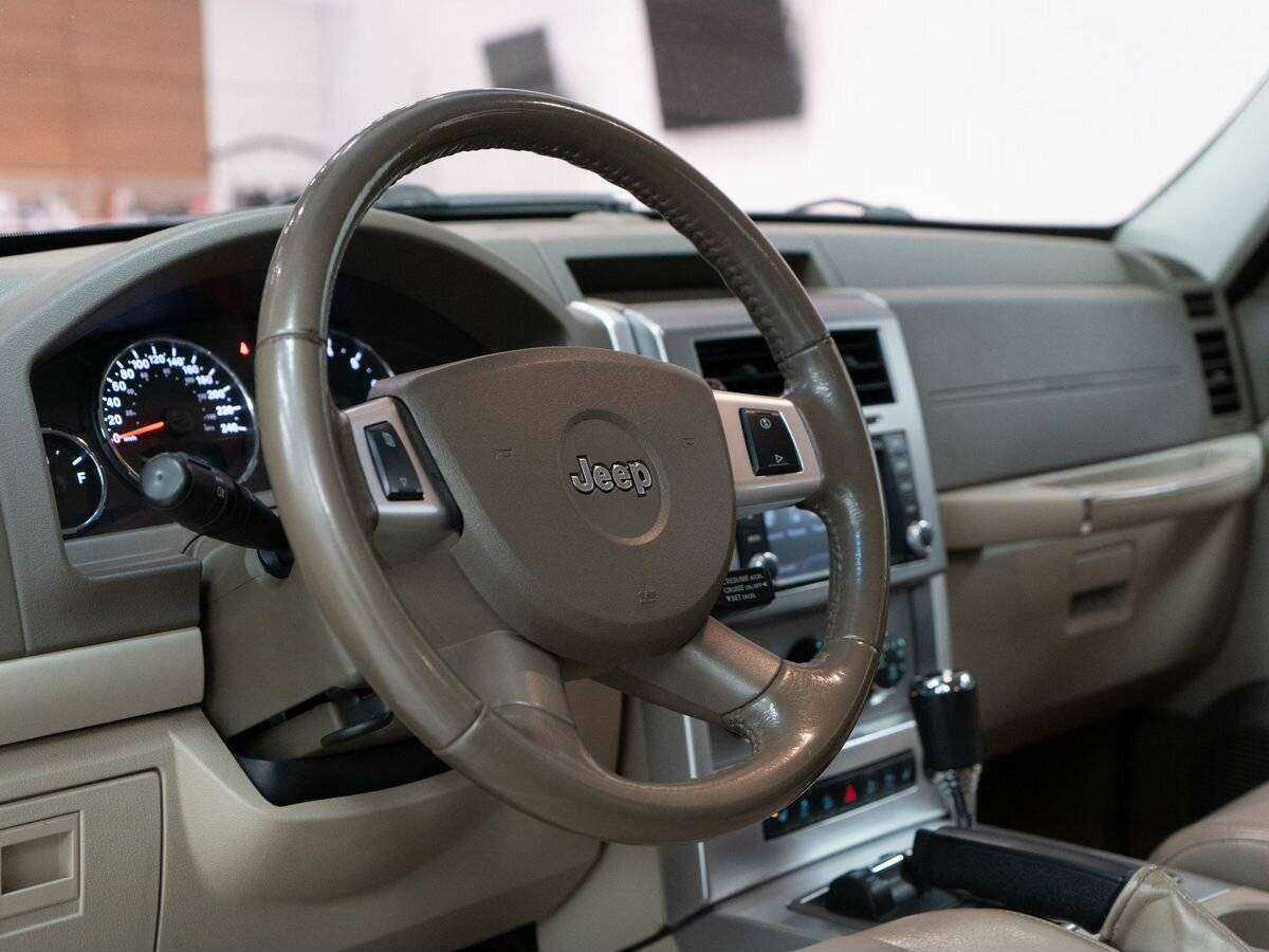 Jeep Cherokee с пробегом — 2010 год. Фото: #4