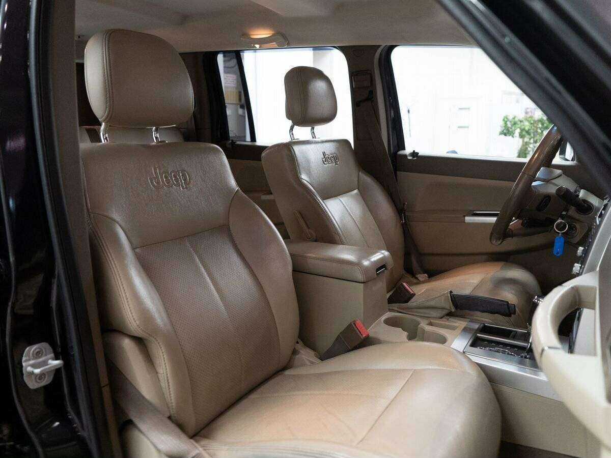 Jeep Cherokee с пробегом — 2010 год. Фото: #8