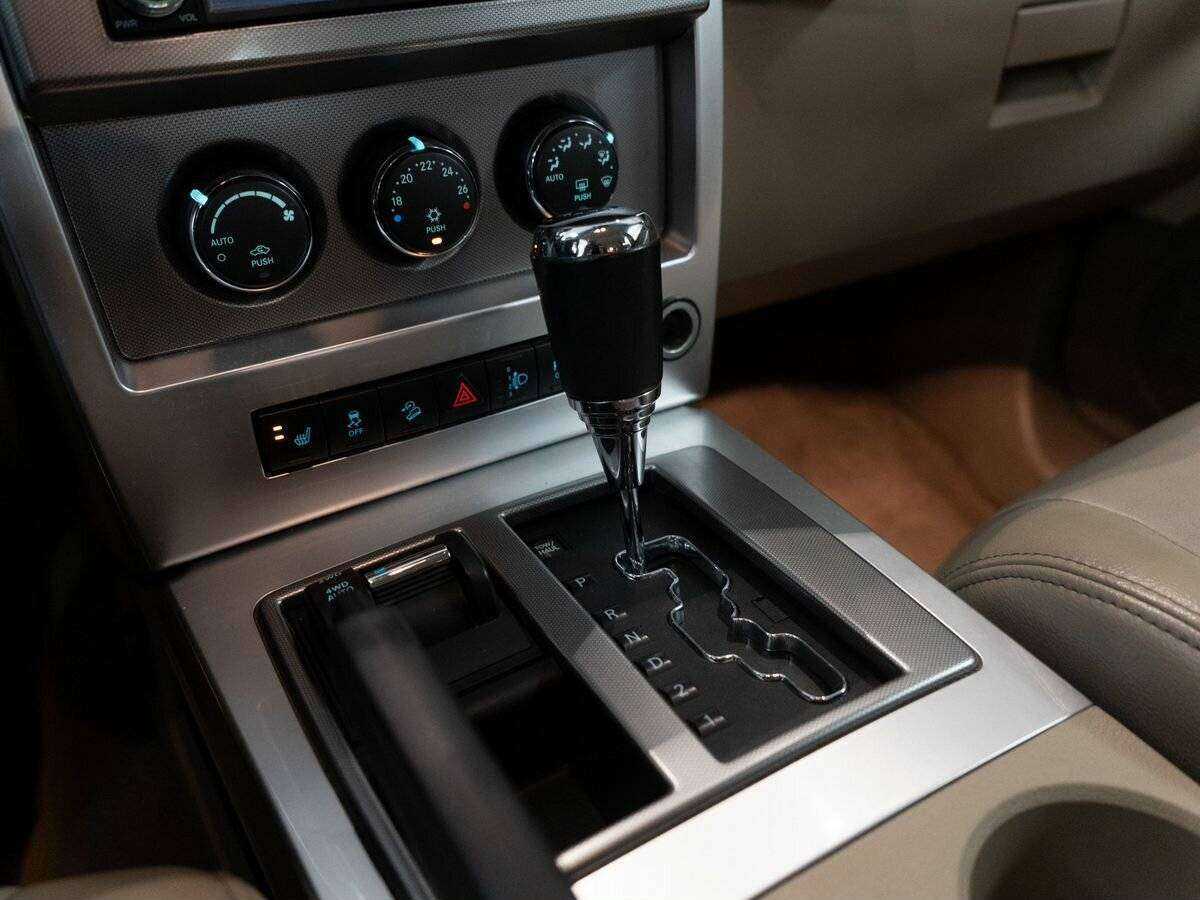 Jeep Cherokee с пробегом — 2010 год. Фото: #12