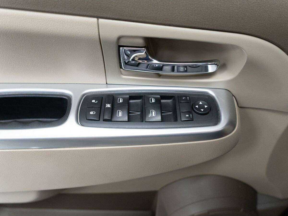 Jeep Cherokee с пробегом — 2010 год. Фото: #13