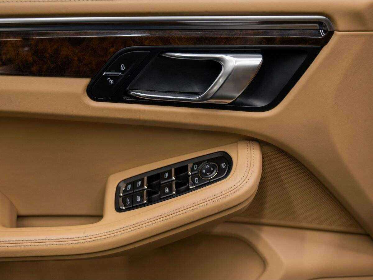 Porsche Macan с пробегом — 2014 год. Фото: #13