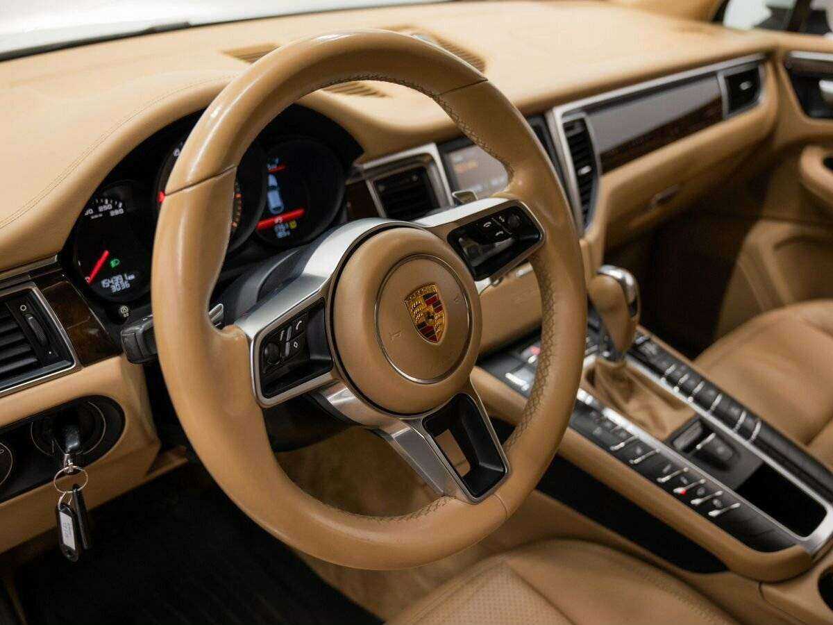 Porsche Macan с пробегом — 2014 год. Фото: #16