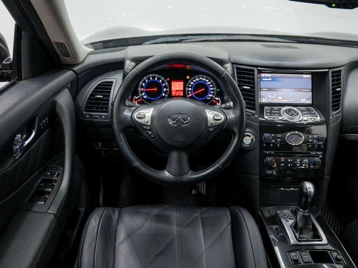 Infiniti FX с пробегом — 2009 год. Фото: #10