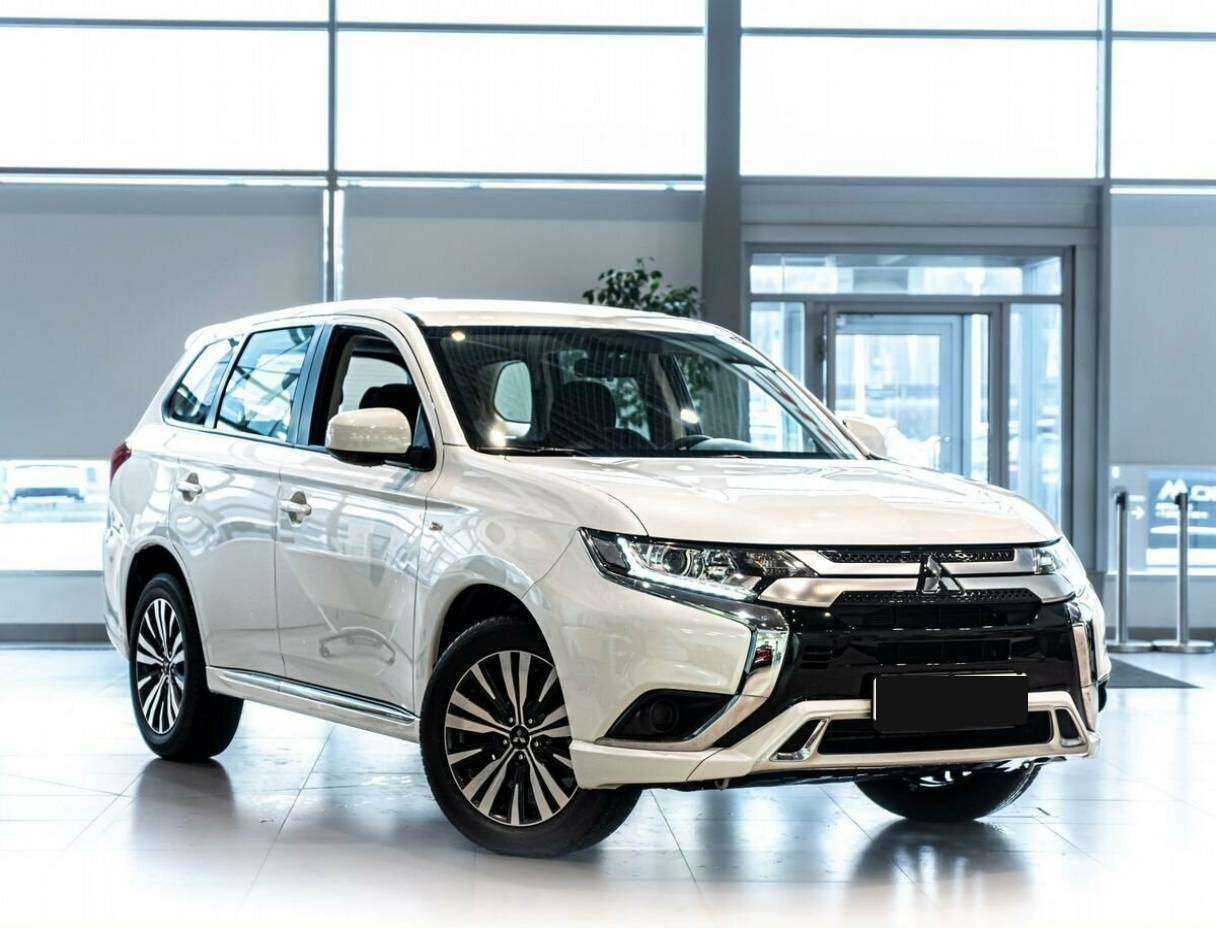 Mitsubishi Outlander с пробегом — 2022 год. Фото: #1
