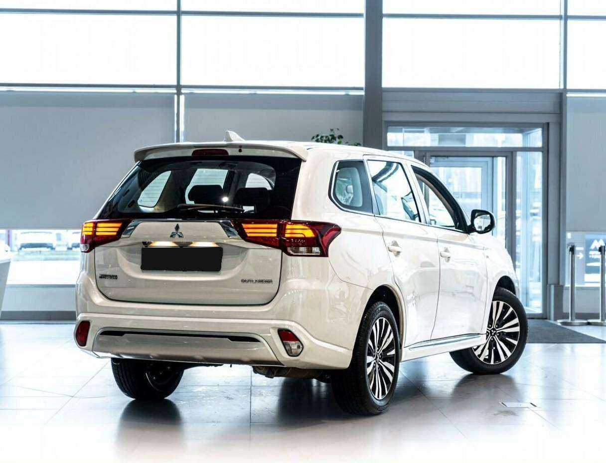 Mitsubishi Outlander с пробегом — 2022 год. Фото: #2