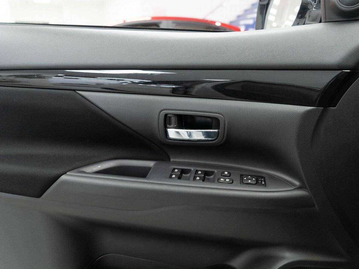 Mitsubishi Outlander с пробегом — 2022 год. Фото: #14