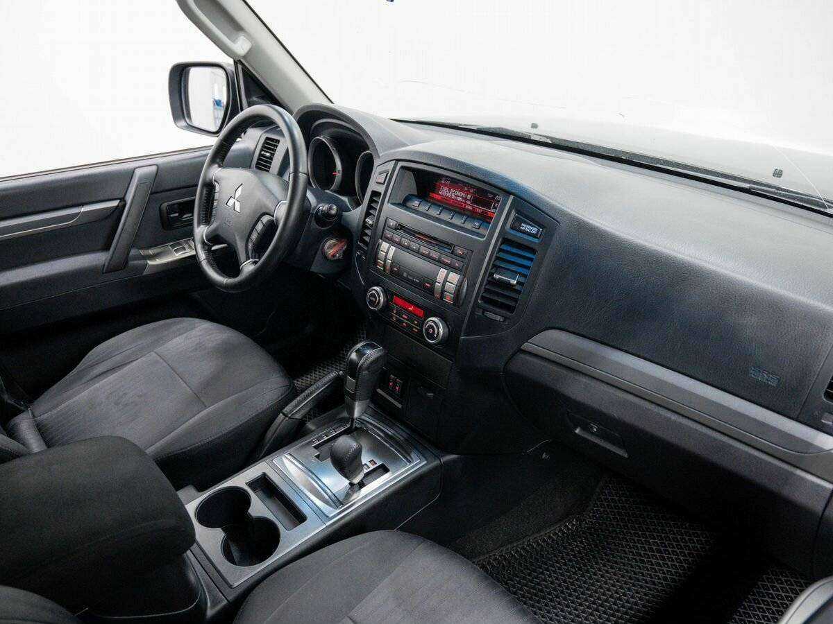 Mitsubishi Pajero с пробегом — 2011 год. Фото: #7