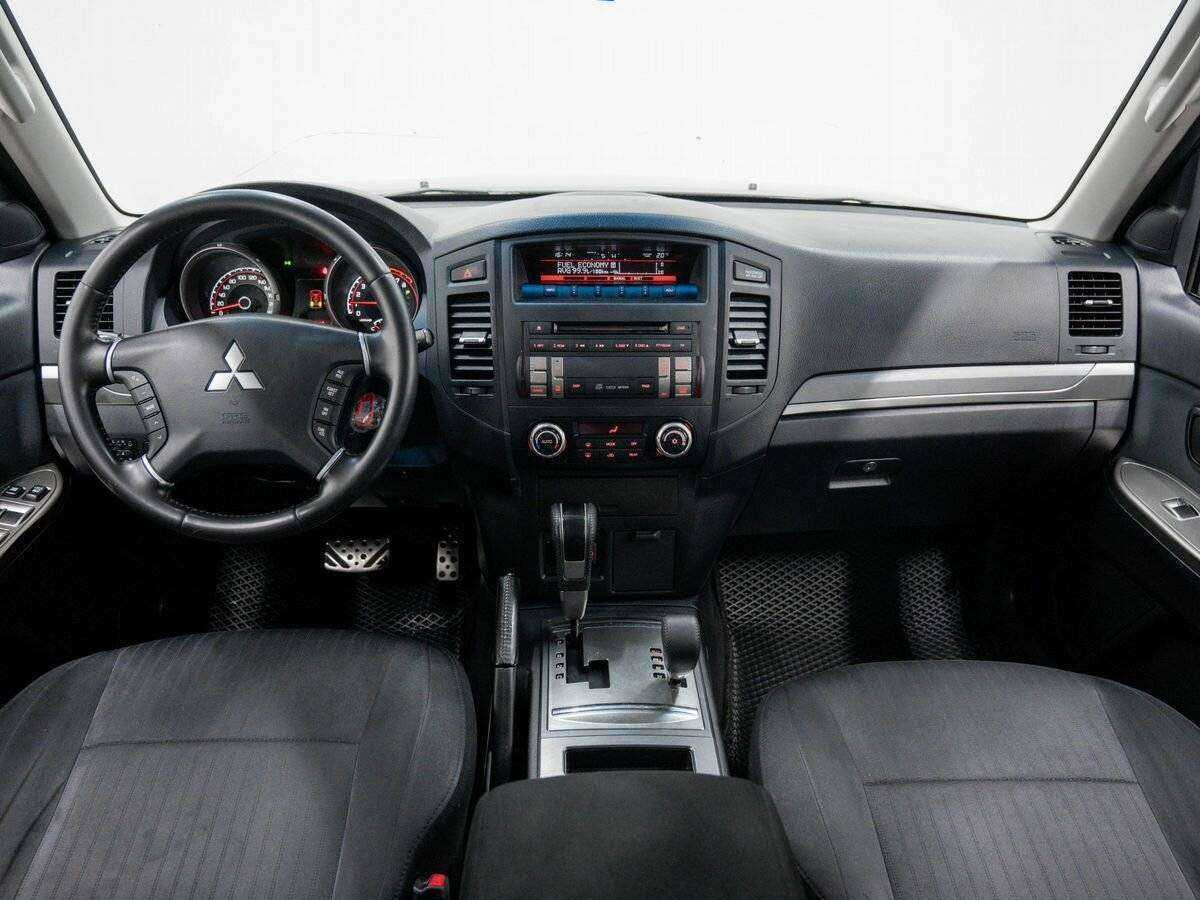 Mitsubishi Pajero с пробегом — 2011 год. Фото: #11