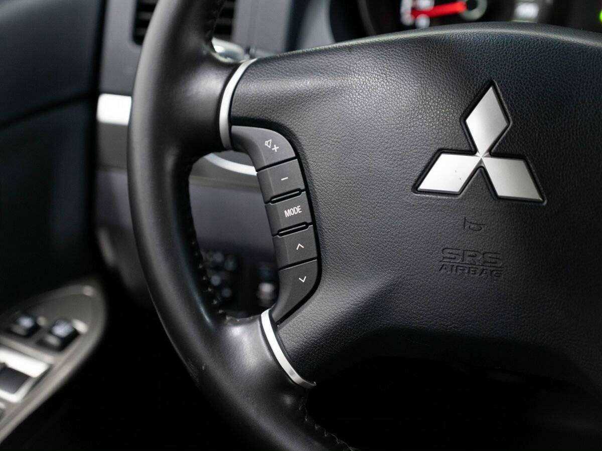 Mitsubishi Pajero с пробегом — 2011 год. Фото: #13