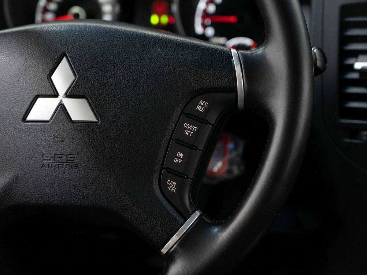 Mitsubishi Pajero с пробегом — 2011 год. Фото: #14