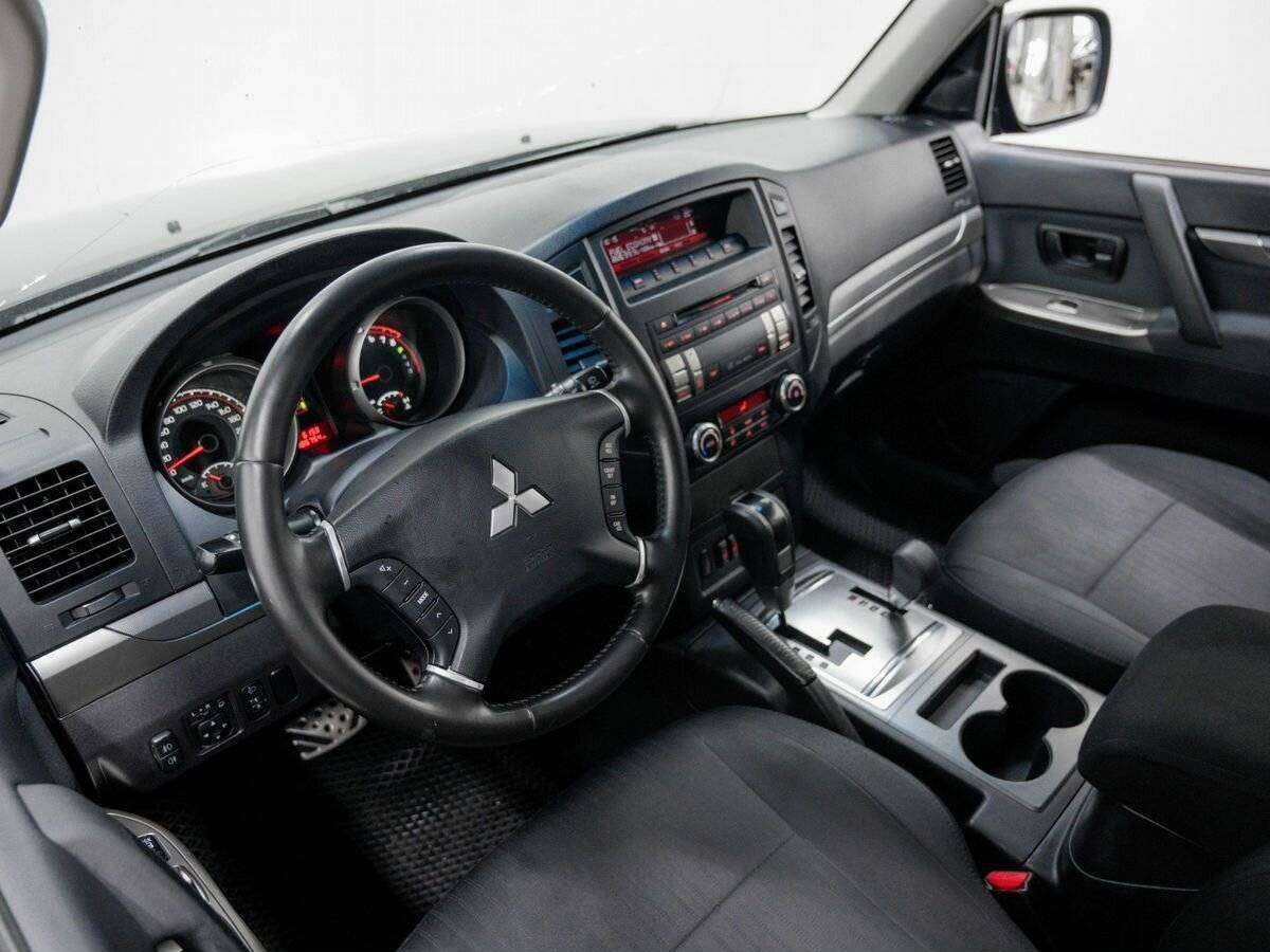 Mitsubishi Pajero с пробегом — 2011 год. Фото: #16