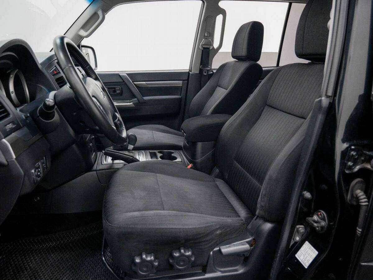 Mitsubishi Pajero с пробегом — 2011 год. Фото: #17