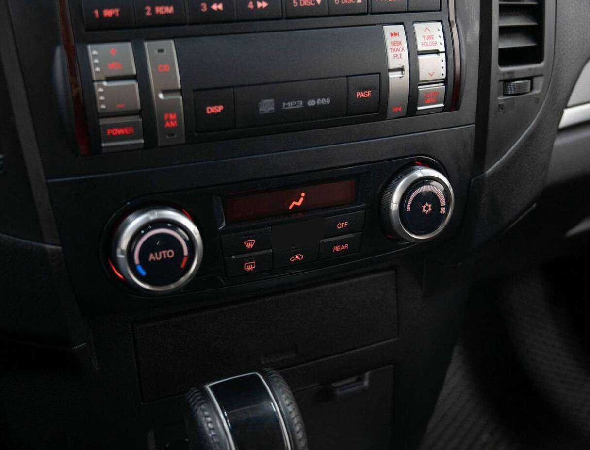 Mitsubishi Pajero с пробегом — 2011 год. Фото: #22