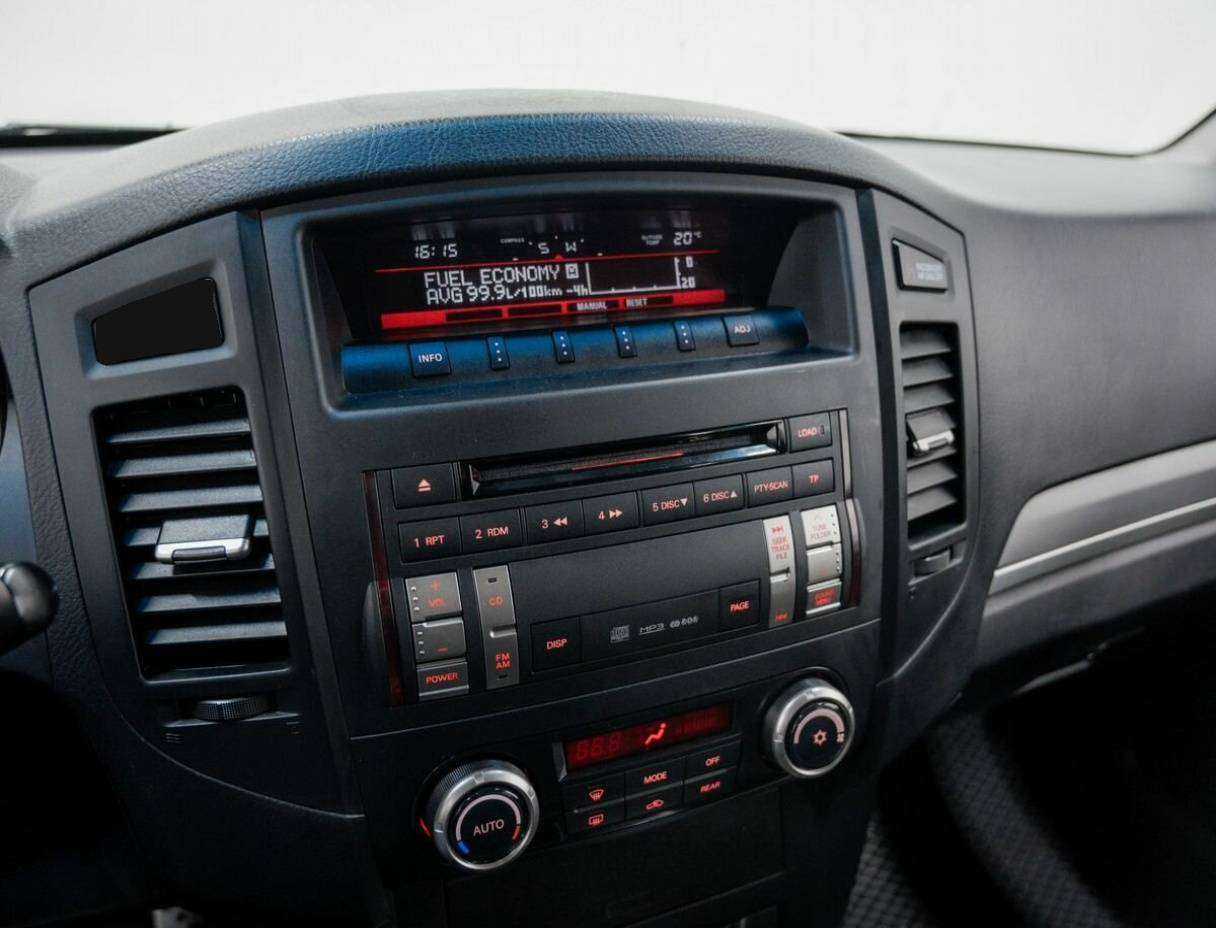 Mitsubishi Pajero с пробегом — 2011 год. Фото: #23