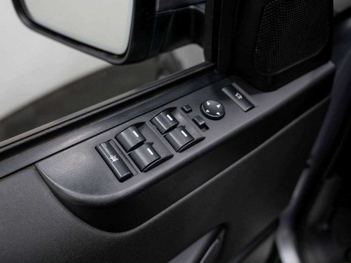 Land Rover Range Rover с пробегом — 2011 год. Фото: #16