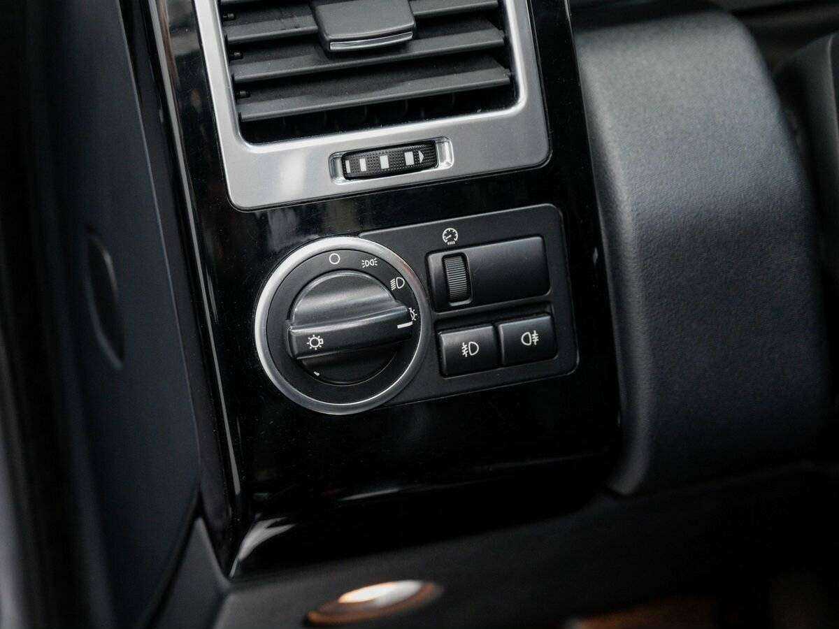 Land Rover Range Rover с пробегом — 2011 год. Фото: #18