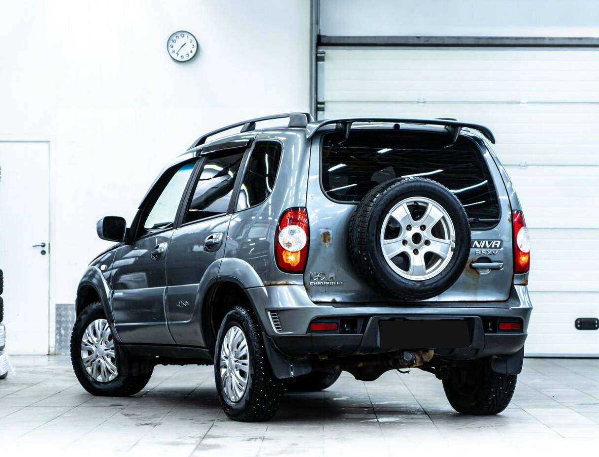 Chevrolet Niva с пробегом — 2011 год. Фото: #3