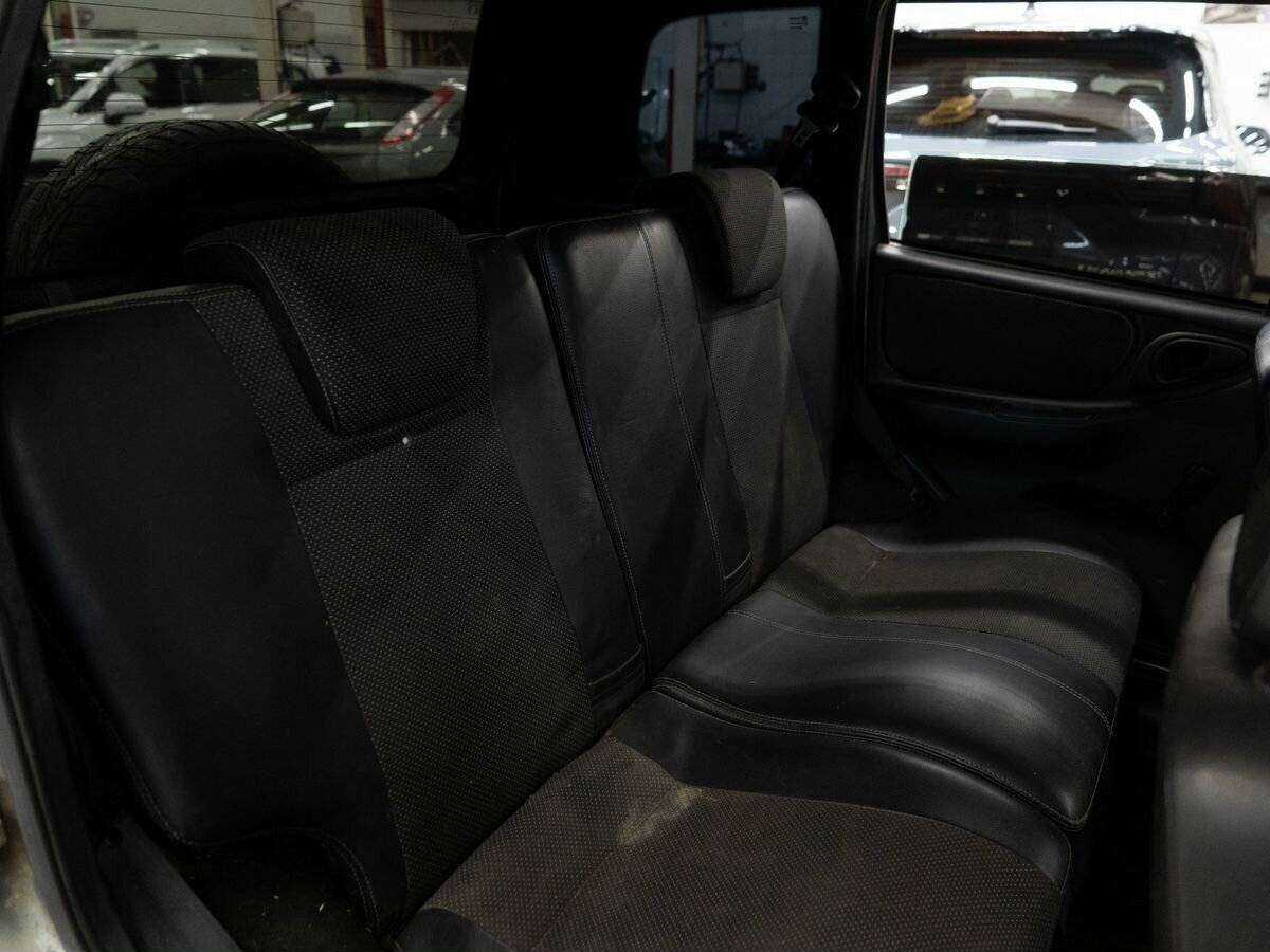 Chevrolet Niva с пробегом — 2011 год. Фото: #7