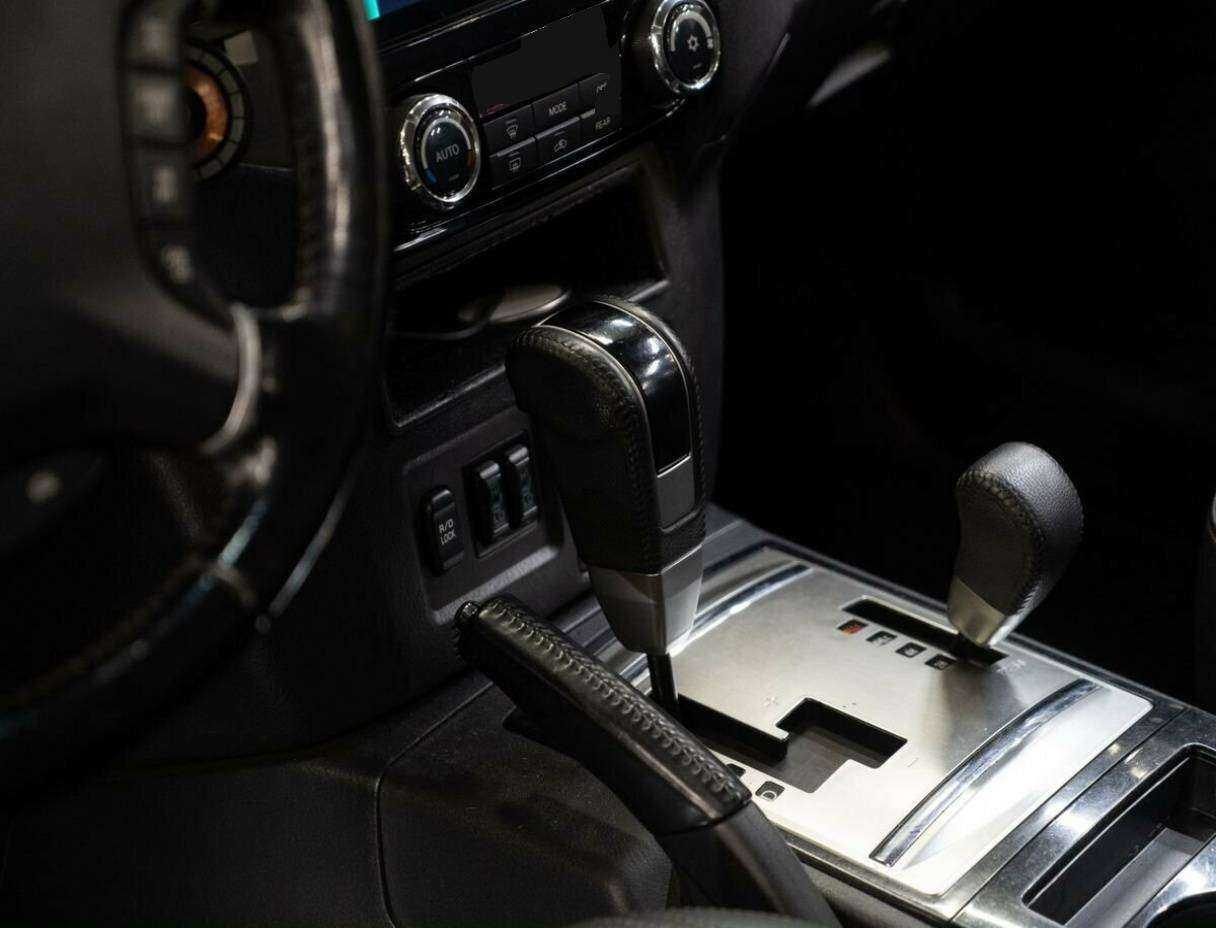 Mitsubishi Pajero с пробегом — 2014 год. Фото: #9