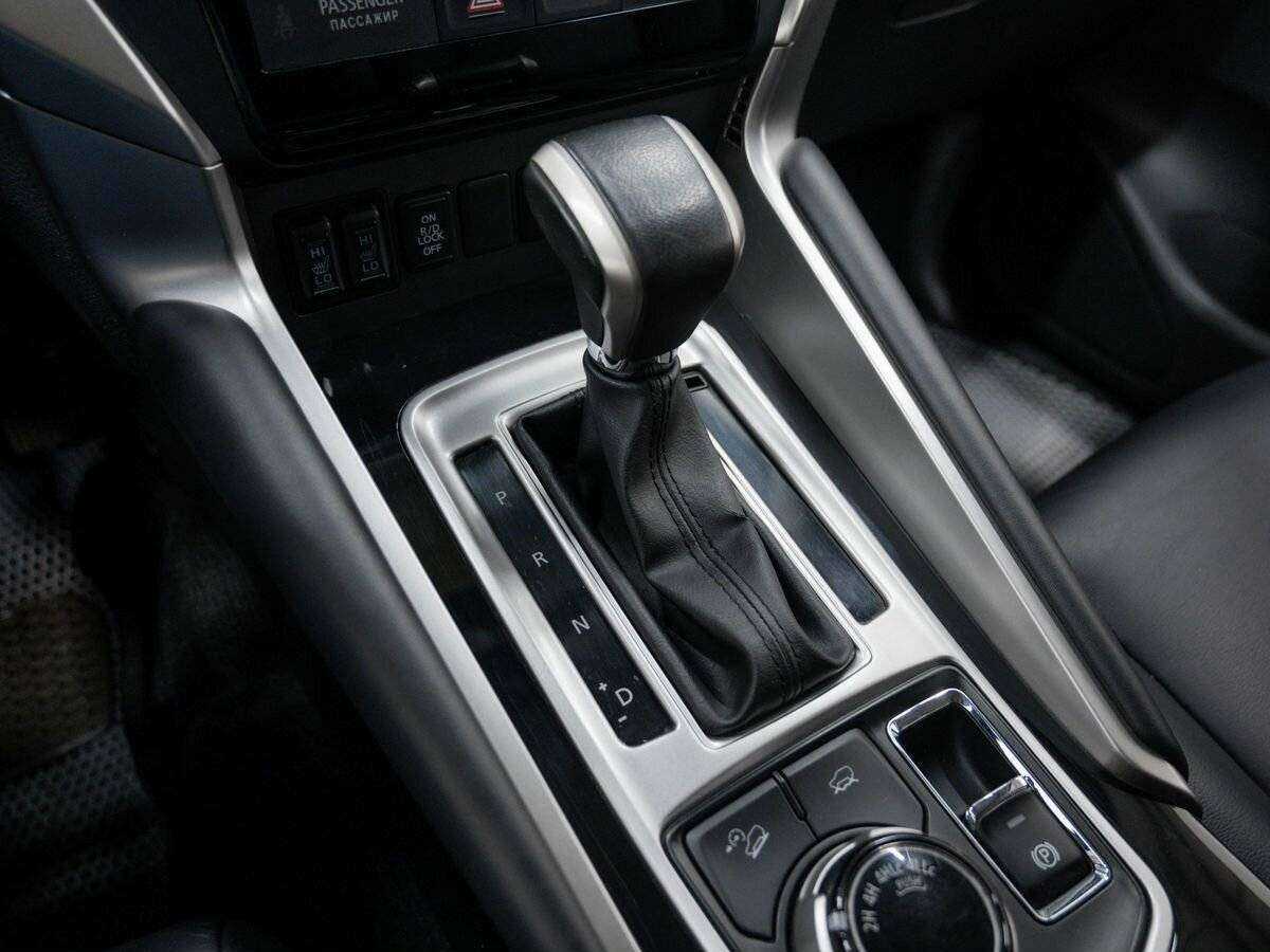 Mitsubishi Pajero Sport с пробегом — 2018 год. Фото: #16