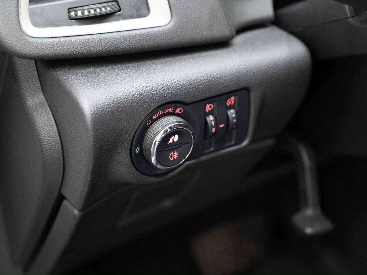 Opel Astra с пробегом — 2012 год. Фото: #16