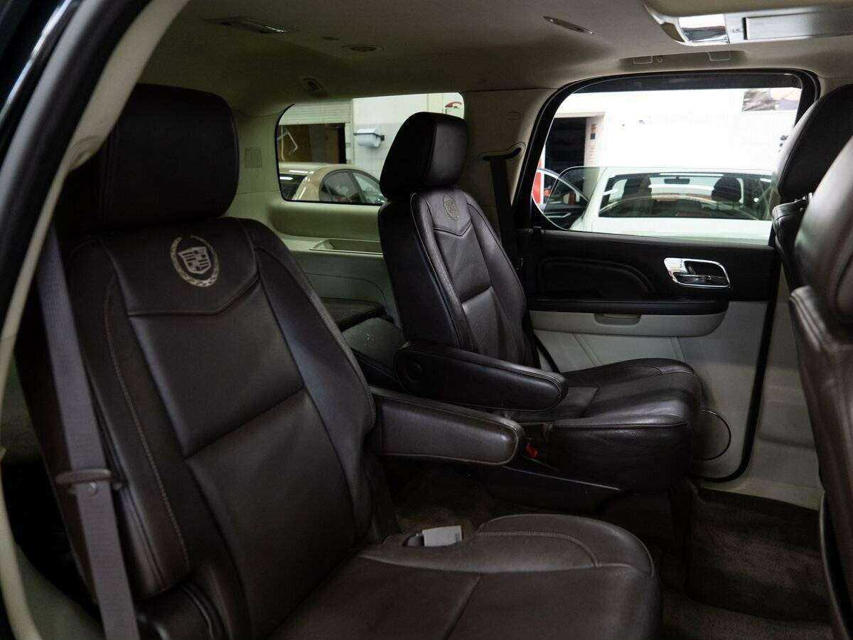 Cadillac Escalade с пробегом — 2011 год. Фото: #10