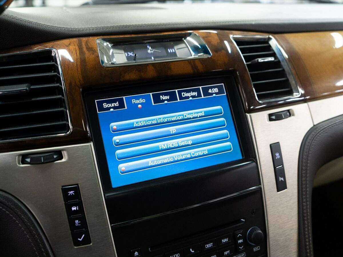 Cadillac Escalade с пробегом — 2011 год. Фото: #12