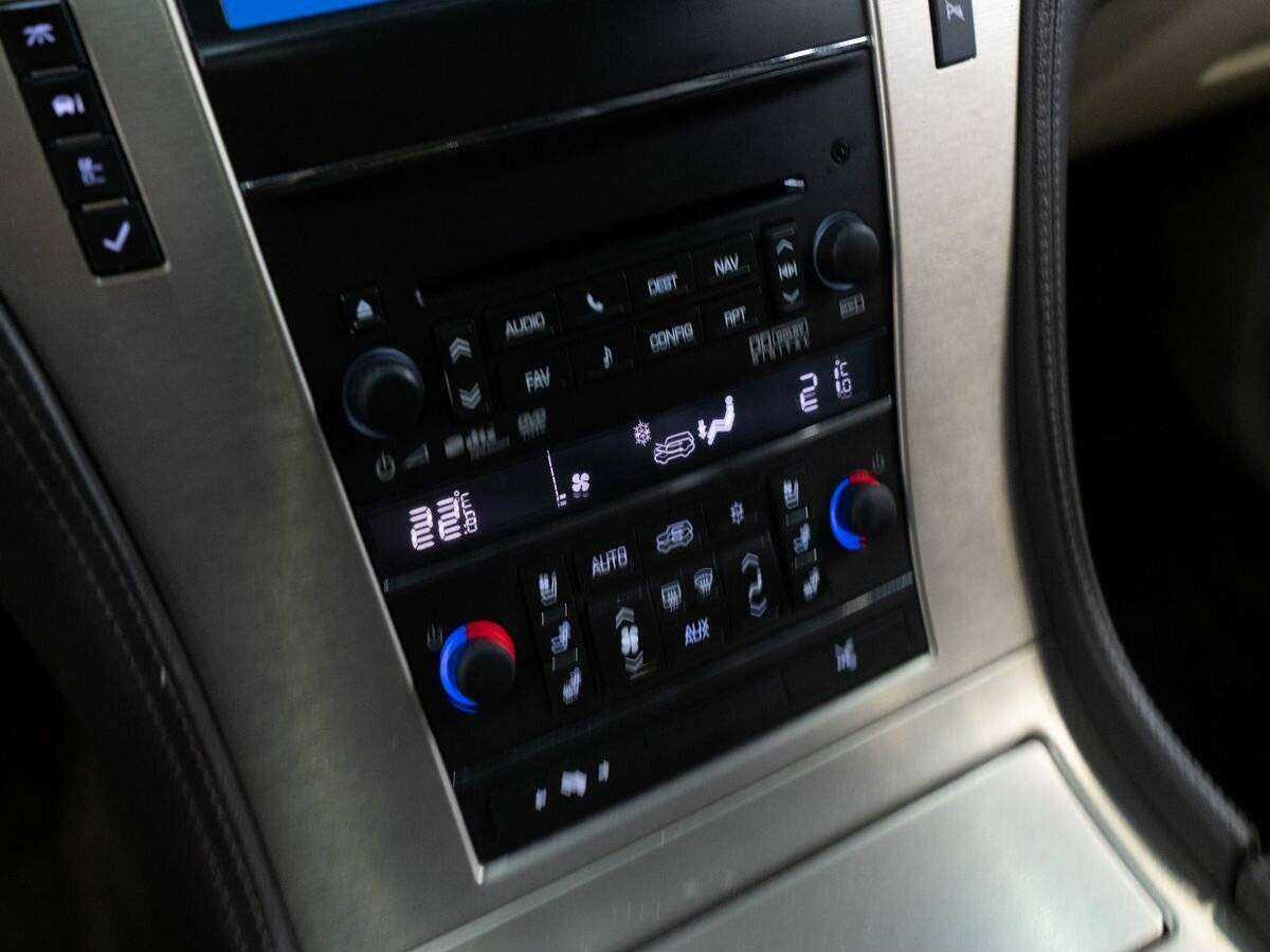 Cadillac Escalade с пробегом — 2011 год. Фото: #13