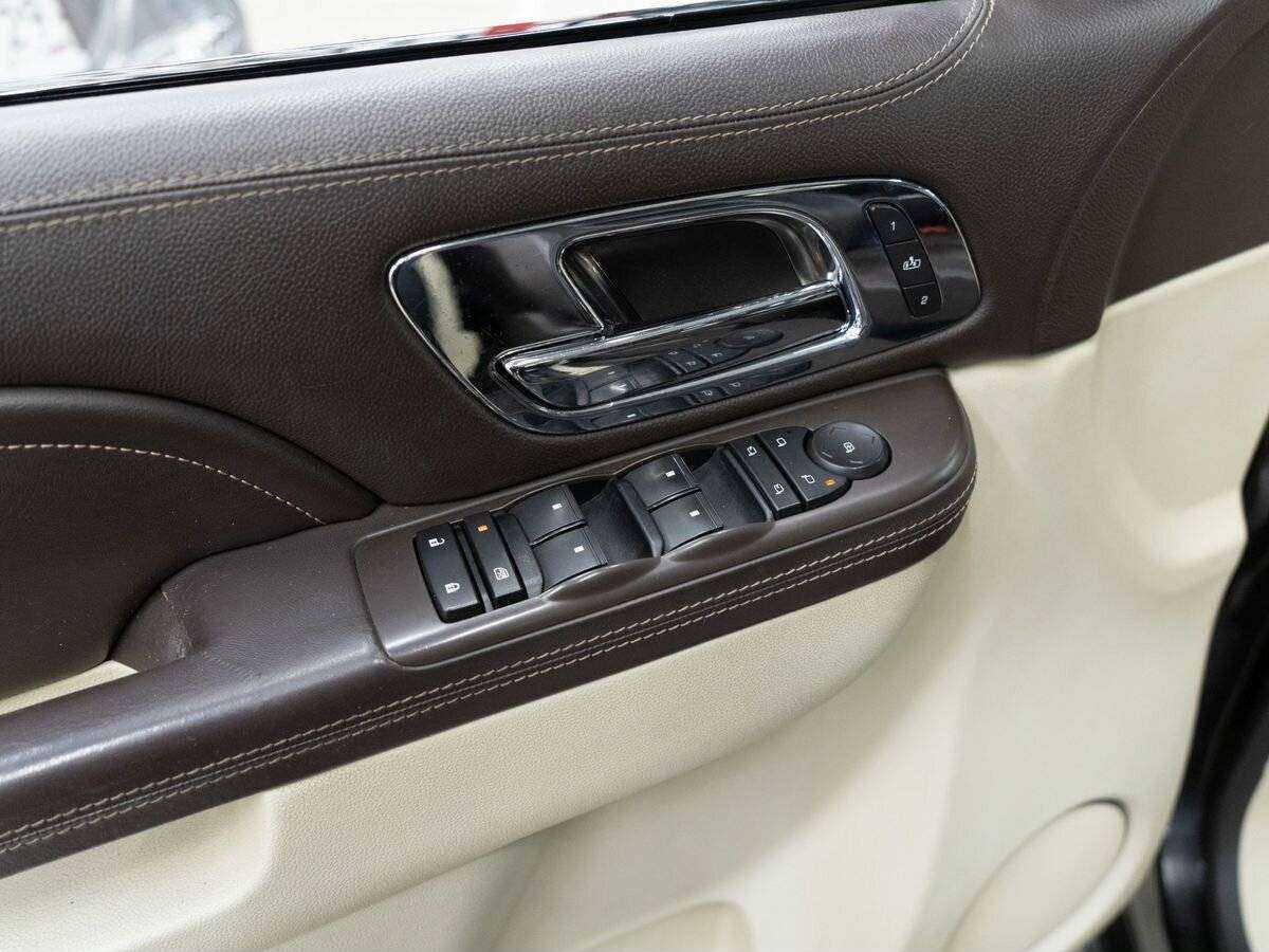 Cadillac Escalade с пробегом — 2011 год. Фото: #15