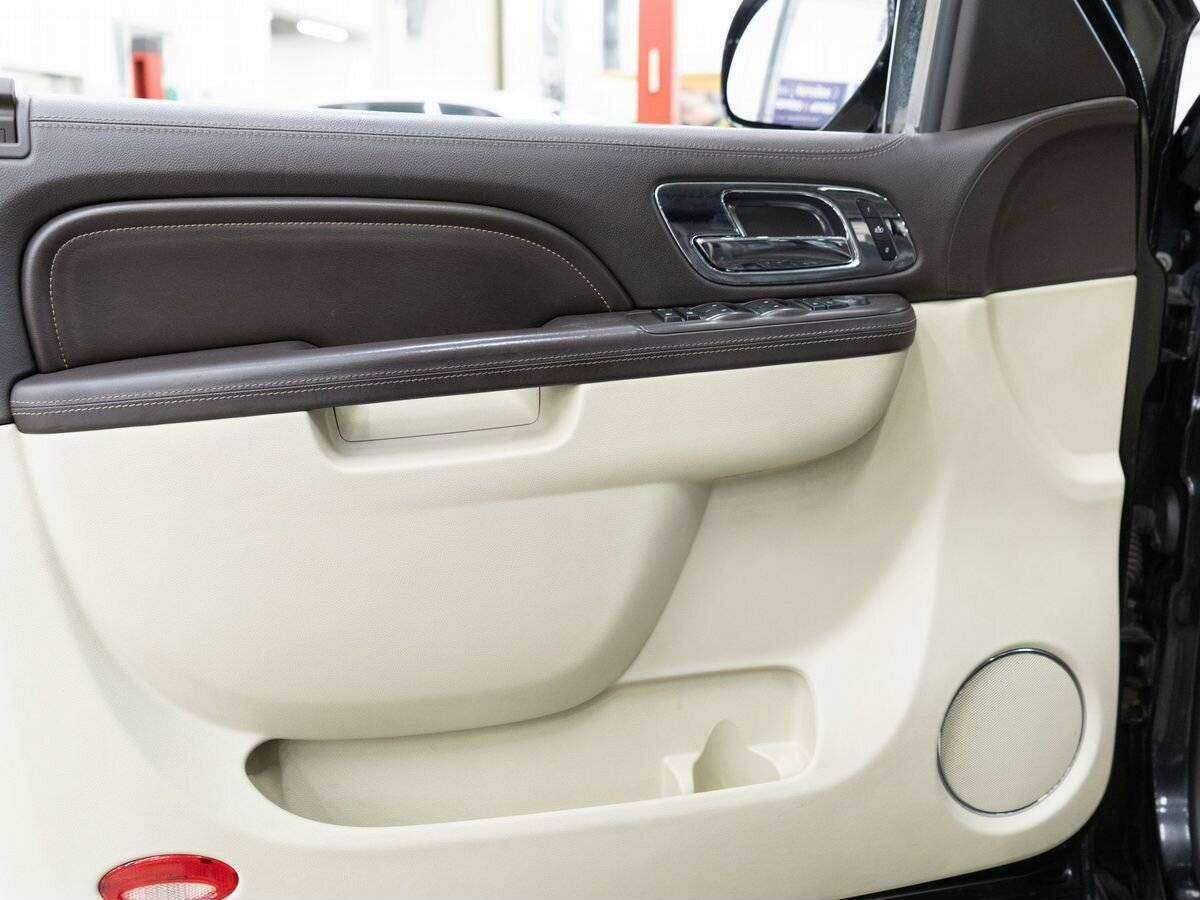 Cadillac Escalade с пробегом — 2011 год. Фото: #16